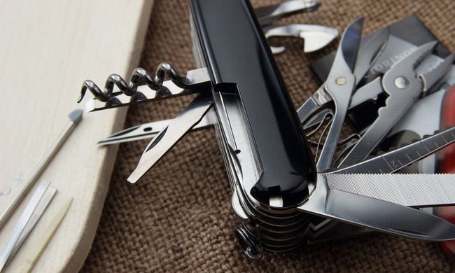 Швейцарский складной нож Victorinox Swisschamp (91мм 33 функции) черный (1.6795.3)