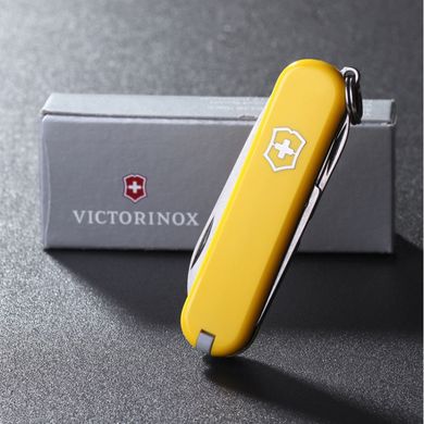 Швейцарський розкладний ніж Victorinox Classic SD (58мм 7 функцій) жовтий (0.6223.8)