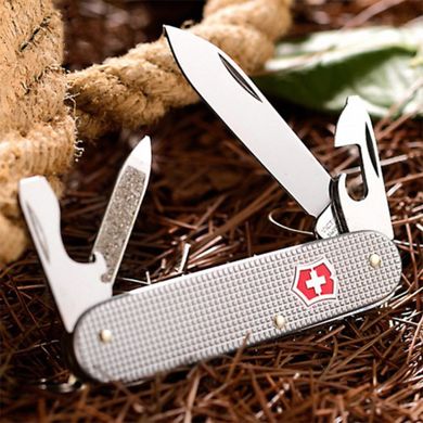 Швейцарский складной нож Victorinox Cadet Alox (84мм 9 функций) серебренный 0.2601.26