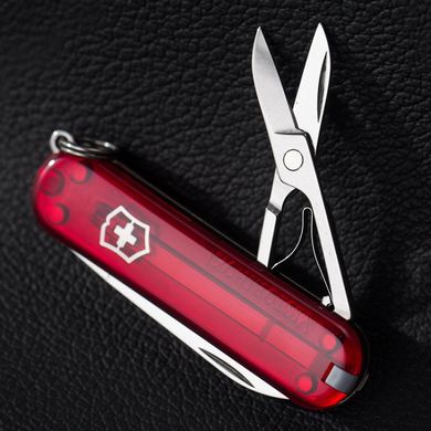 Швейцарский складной нож Victorinox Classic Vx Colors (58мм 7 функций) красный прозрачный (0.6223.Т)