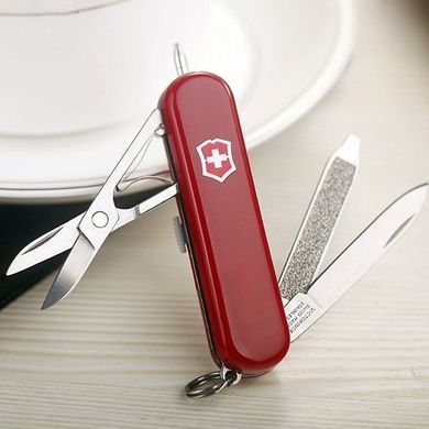 Швейцарский складной нож Victorinox Signature Lite (58мм 7 функций) красный (0.6226)