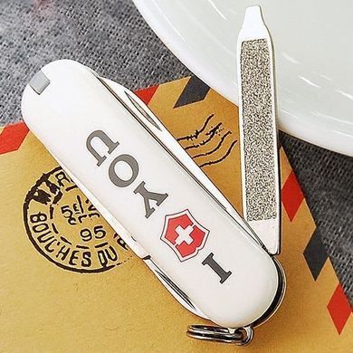 Швейцарський розкладний ніж Victorinox Classic The Gift (58мм 7 функцій) білий 0.6223.857