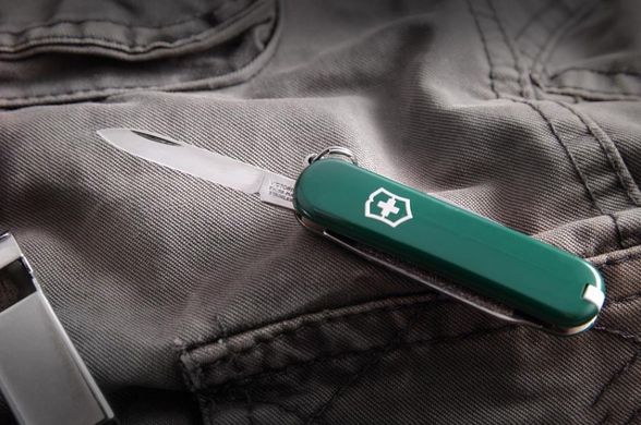 Швейцарский складной нож Victorinox Classic SD (58мм 7 функций) зеленый (0.6223.4)