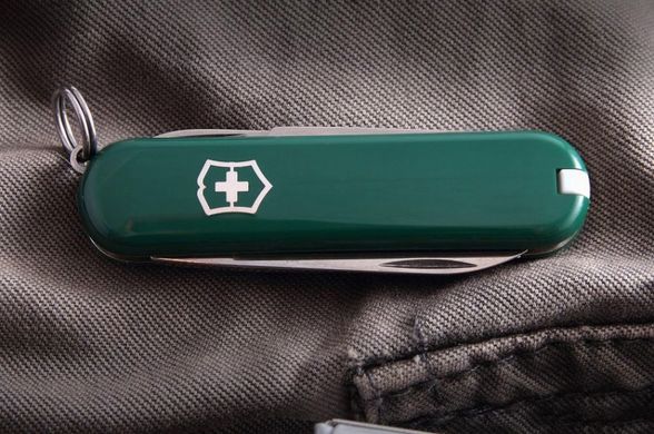 Швейцарский складной нож Victorinox Classic SD (58мм 7 функций) зеленый (0.6223.4)