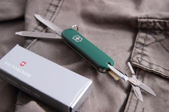 Швейцарский складной нож Victorinox Classic SD (58мм 7 функций) зеленый (0.6223.4)