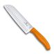 Нож бытовой, кухонный Victorinox Swissclassic Santoku (лезвие: 170мм), оранж. 6.8526.17L9B
