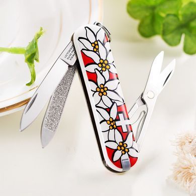 Швейцарский складной нож Victorinox Classic Edelweiss (58мм 7 функций) принт на рукоятке (0.6203.840)