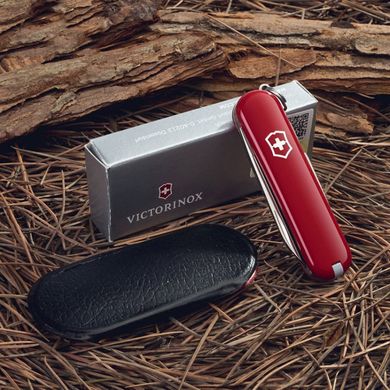 Швейцарський розкладний ніж Victorinox Classic (58мм 7 функцій) червоний (0.6203)